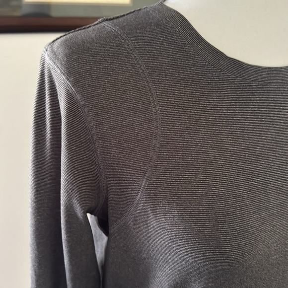 Zella Women’s Activewear T-Shirt. Medium. Gray. - Picture 4 of 16